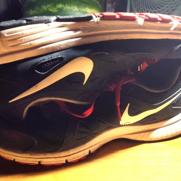 1999 Nike Revolution 2 Med Black White Red Training Running Shoes SHIPS FREE - Picture 5 of 8